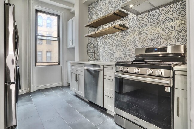 Primary Photo - 1131 Washington St