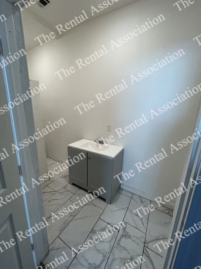 Building Photo - 1903 S Grand St