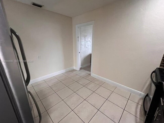 Building Photo - 9332 SW 40th Terrace