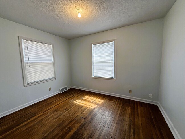 Building Photo - 1514 N Pershing St