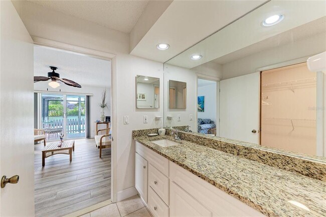 Building Photo - 405 Bayside Ln