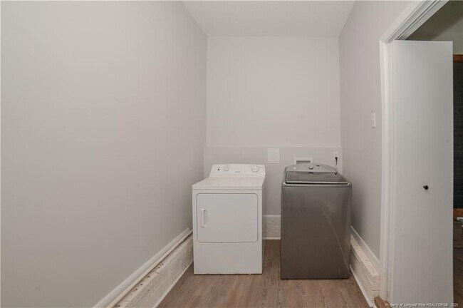 Building Photo - 5512 Lariat Ct
