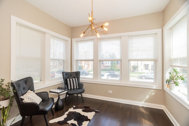 Building Photo - 2906 N Harding Ave