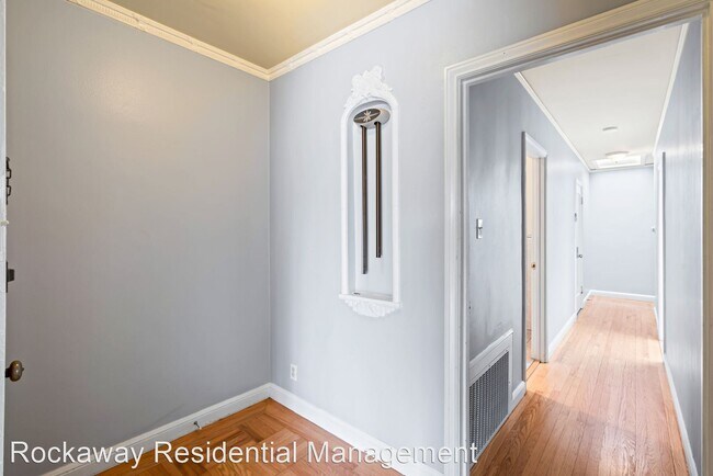 Building Photo - 3 br, 1 bath House - 1559 Funston Ave.