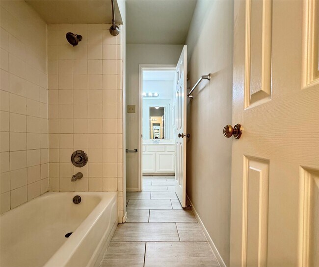 Building Photo - 16315 Cobble Springs Ct
