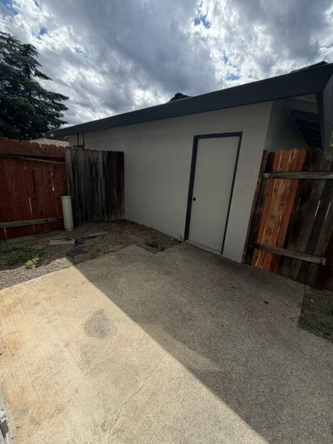 Building Photo - Beautiful 2 Bedroom and 2.5 Bathroom Condo $1,775.00