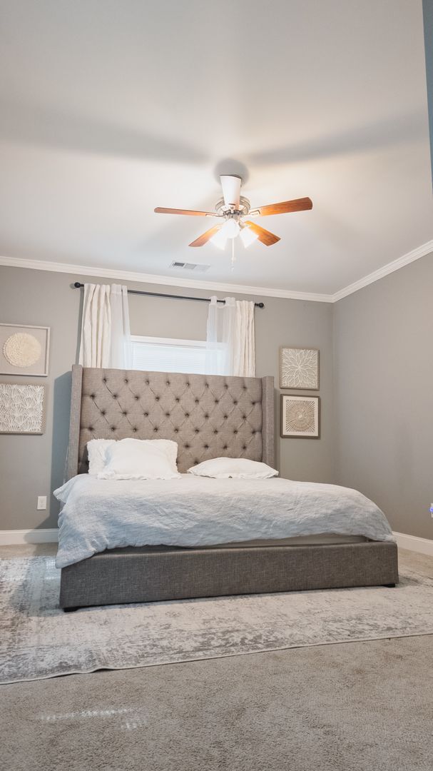 Building Photo - Spacious 4/3.5 w/ Master on Main and Fully...