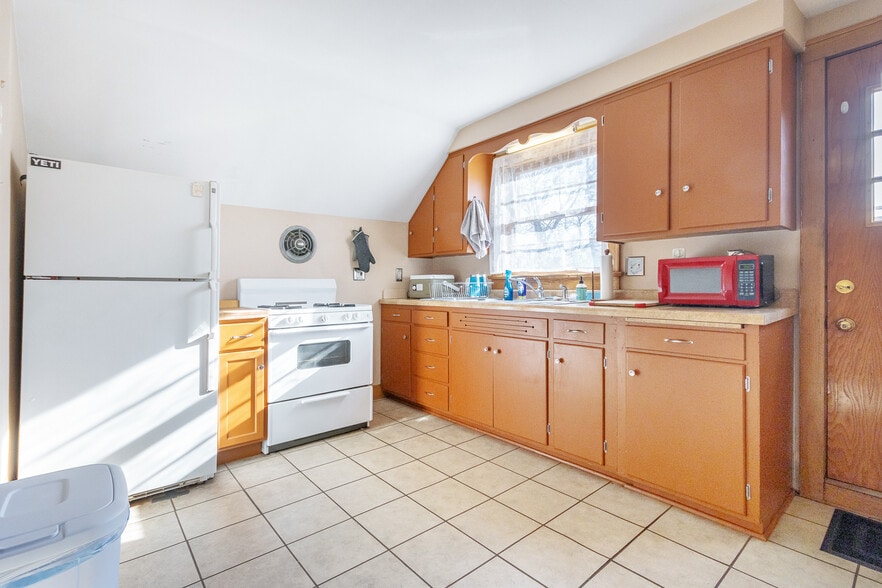 Building Photo - 302 S Brooks St