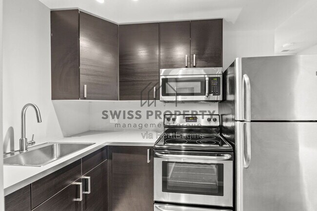 Building Photo - 1155 Edgehill Rd