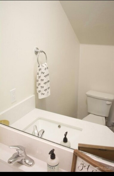 Building Photo - 473 Jonathan Pl