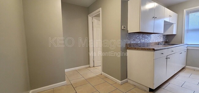 Building Photo - 231 E Xenia Dr