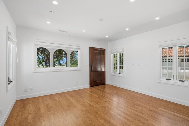 Building Photo - 16010 Carey Ln