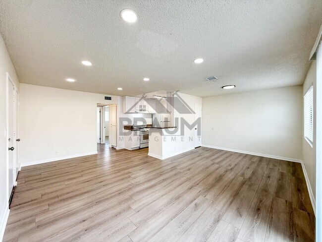 Building Photo - 14801 Delano St