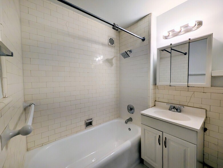 Building Photo - 1324 Locust St