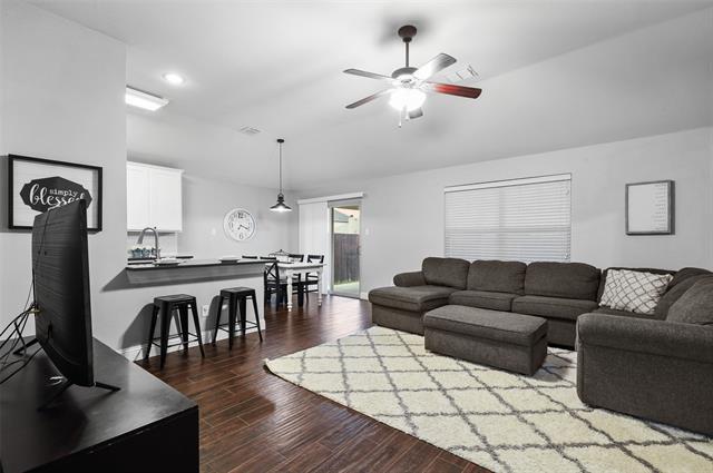 Building Photo - 1432 Castlegar Ln