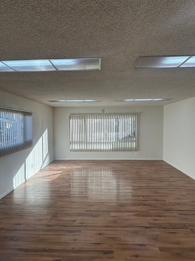 Building Photo - Large North Torrance House. Torrance Schools, Huge yard, 2 car garage hookups **OPEN HOUSE EVERY ...