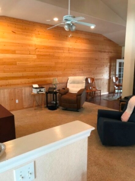 Building Photo - 1055 Tishlini Ln