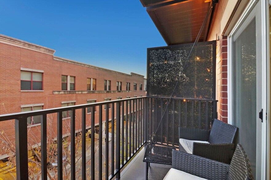 Building Photo - 255 N Addison Ave