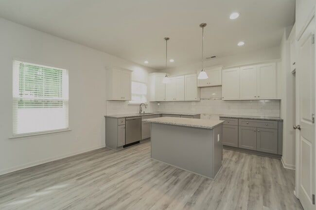 Building Photo - 7105 Plott Rd