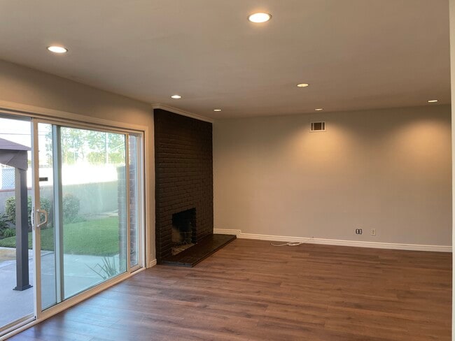 Building Photo - 9315 Via Balboa Cir