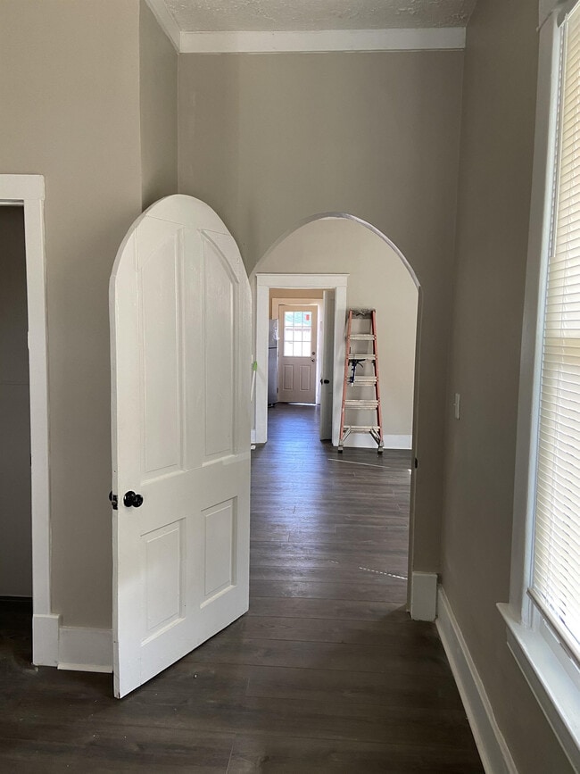 Building Photo - 735 Beechwood Ave