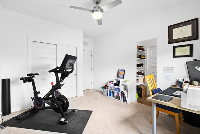 Building Photo - Charming Home Awaits: Spacious & Modern Living in a Prime Location