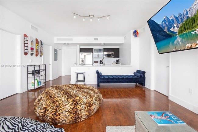 Building Photo - 90 SW 3rd St