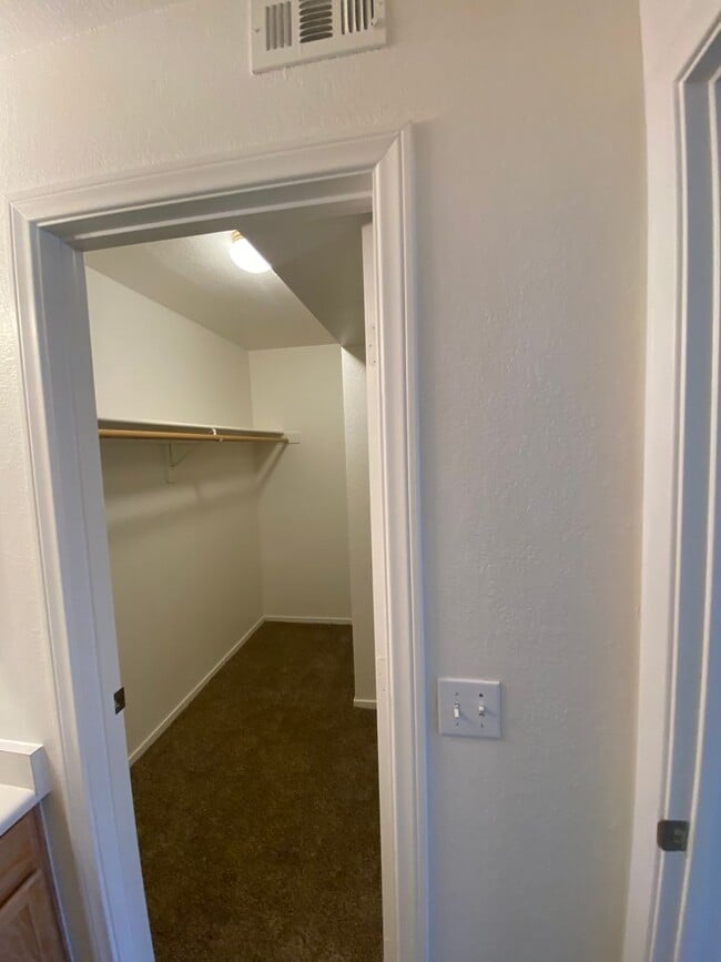 Building Photo - Cozy 3 Bedroom Summerlin Townhome for Rent!
