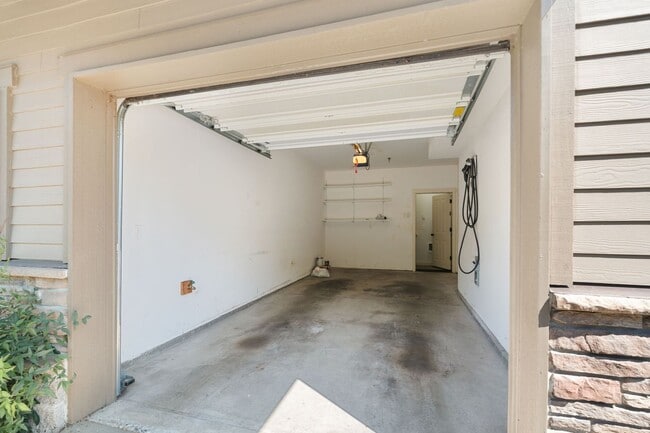 Building Photo - 648 NE Newstead Ln