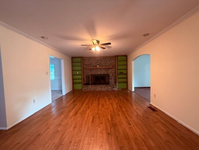 Building Photo - 2788 Pinewood Dr