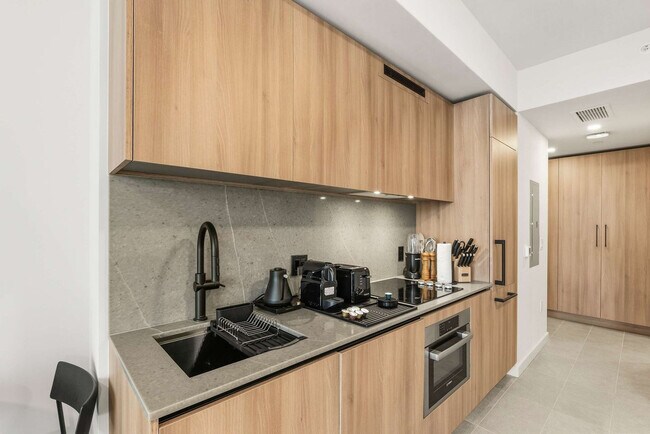 Building Photo - 121 NE 5th St