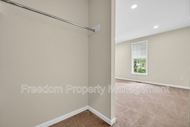 Building Photo - 8513 Thomas Dr