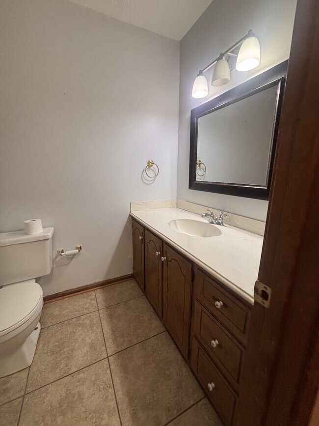 Building Photo - 106 Darteze Dr