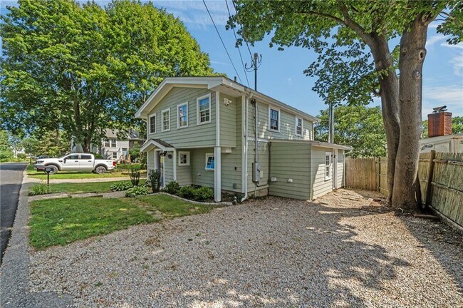 Building Photo - 225 Waldron Ave