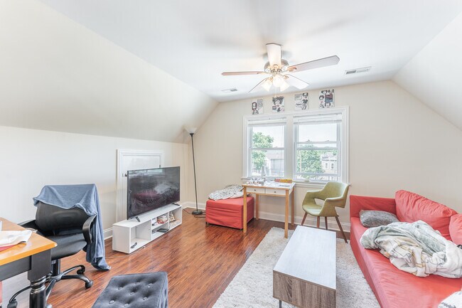 Building Photo - 3047 N Kimball Ave