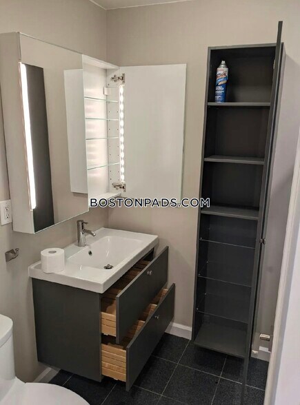 Building Photo - 197 Sidney St