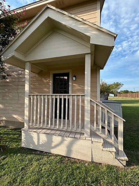 Back Porch - 404 S Texas Dr