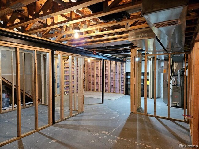 Building Photo - 264 Village Way S