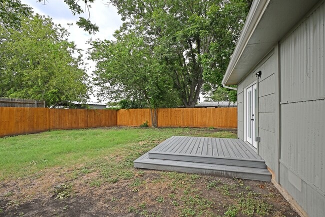 Building Photo - 442 Rothe Loop