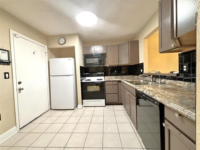 Building Photo - 3217 Queen Palms Ct