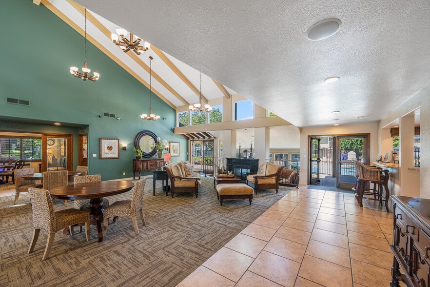 Building Photo - Pinecreek Village Apartments