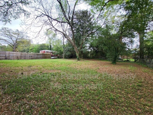 Building Photo - 2639 Tredway Dr