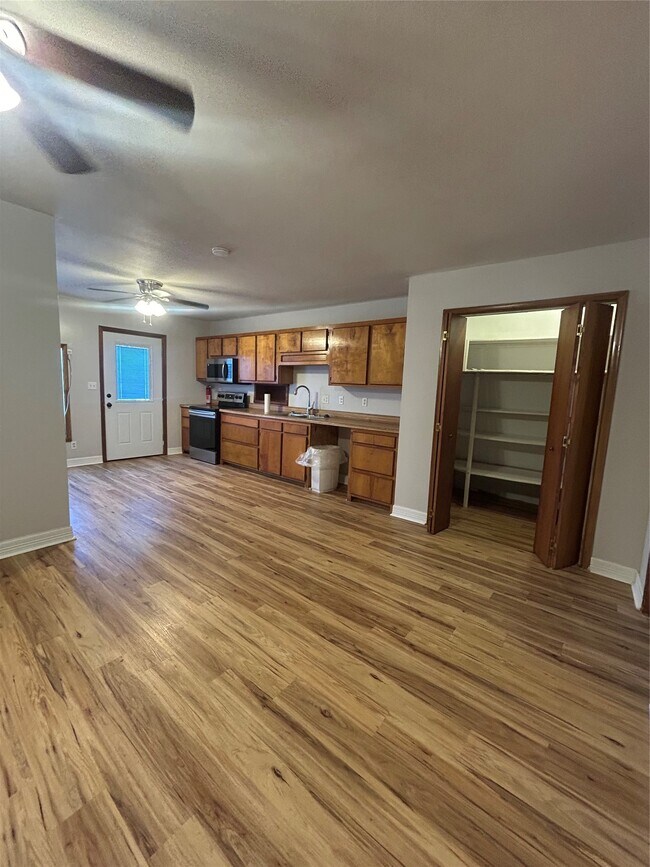 Building Photo - 1312 N Avenue R