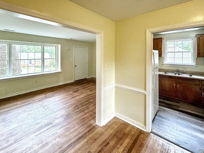 Building Photo - 1225 Blue Jay Ln