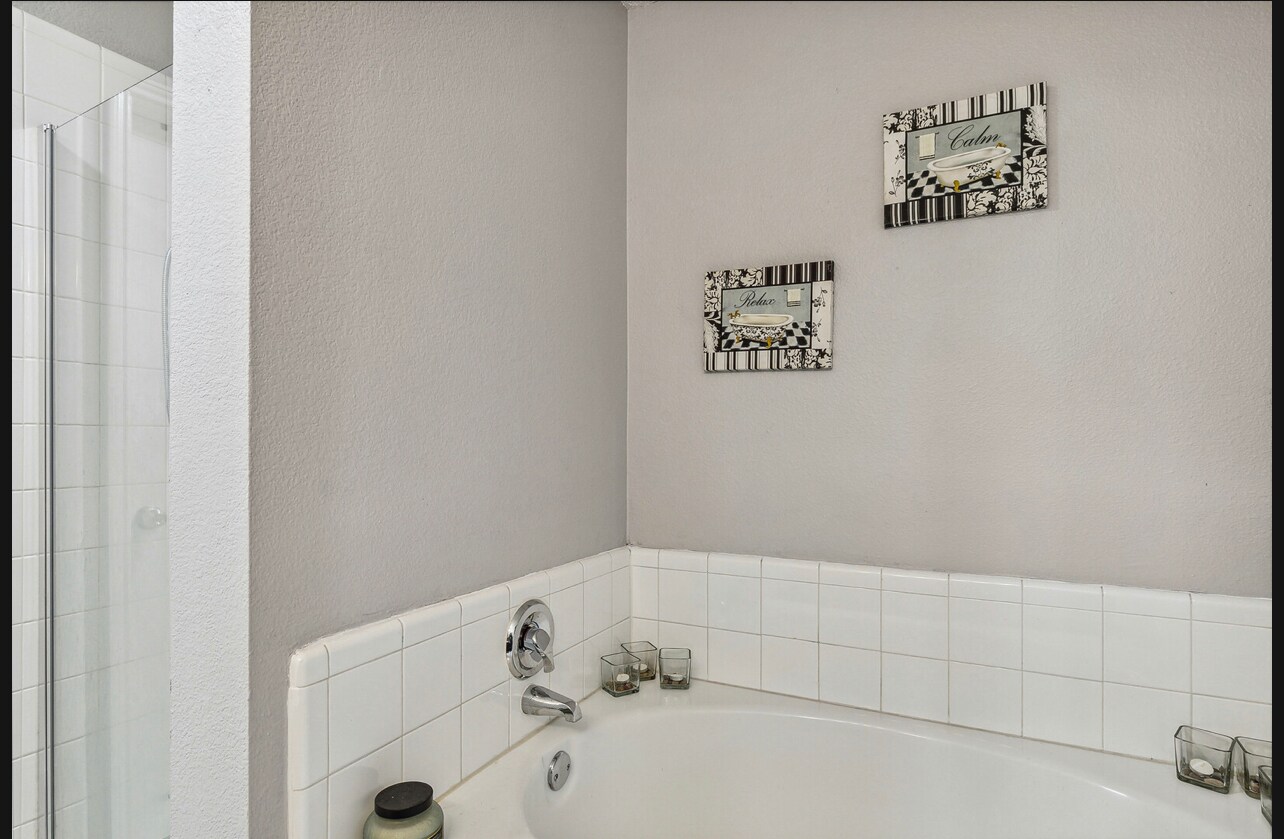 Building Photo - 2453 Graystone Dr