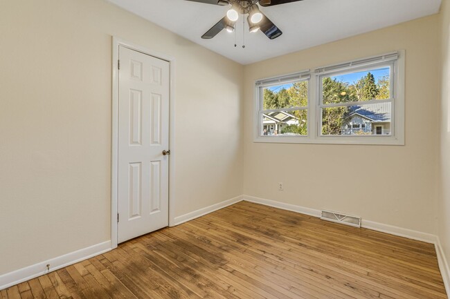 Building Photo - Bright 3-Bedroom in West Asheville with Fe...