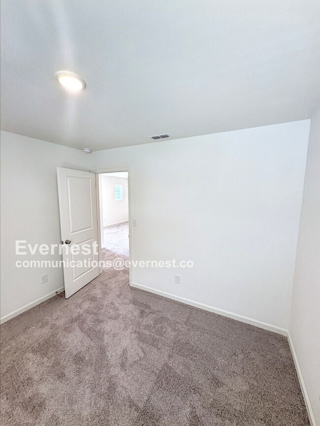 Building Photo - 129 Flowering Cherry St