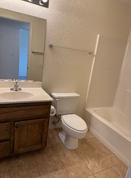 Building Photo - 10065 Hemet Dr