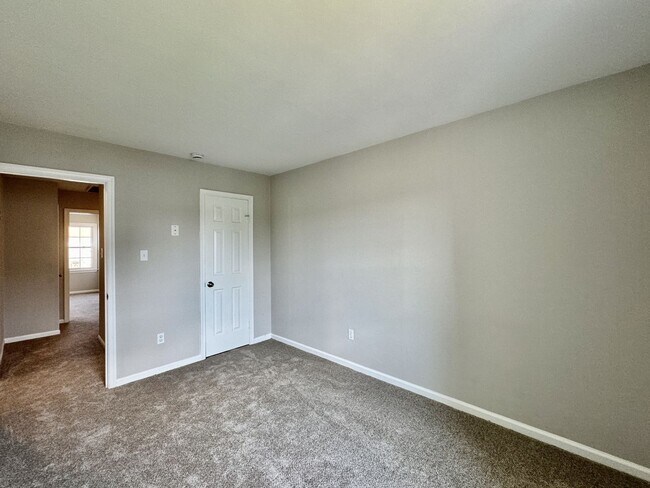 Building Photo - COMPLETELY Updated & Ready 08-21-26!! Sparkling Community Pool - Pet Friendly - Fenced Backyard!