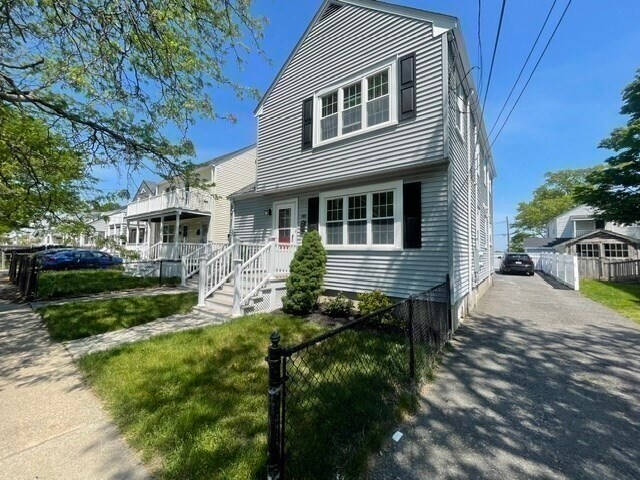 Building Photo - 88 Lawn Ave